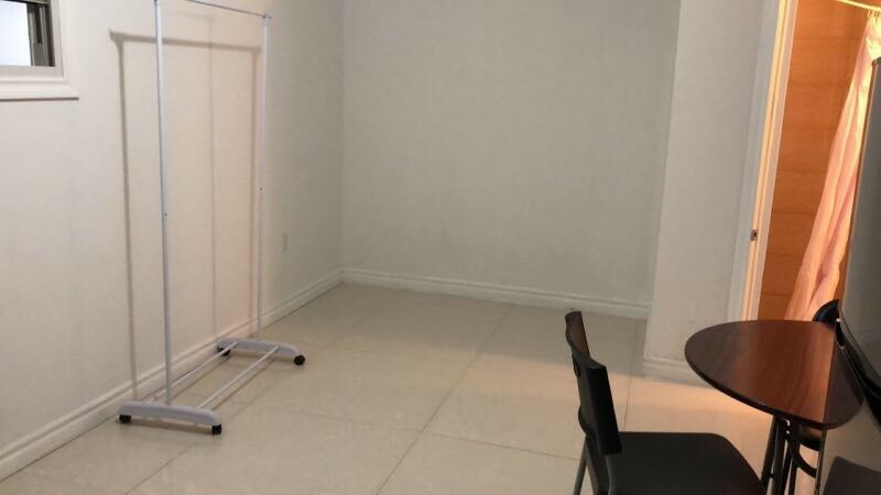 Basement Large Bachelor Apt Available Now At Dundas And Spadina Toronto M5t 1h5 Canada House For Rent Mktlist