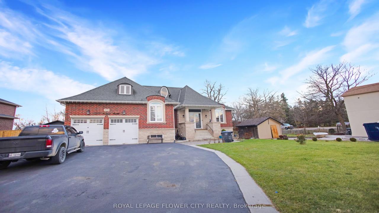 Luxurious 4-Bedroom Custom Home with Vaulted Ceilings Near Brampton
